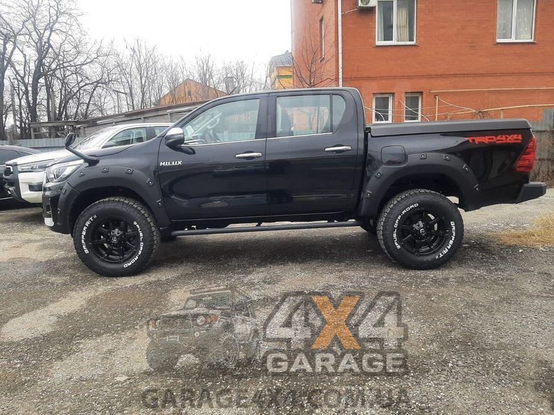 Пластикові фендера для Toyota Hilux 2020+ (розширювачі арок / ABS пластик) FF-THR20B фото