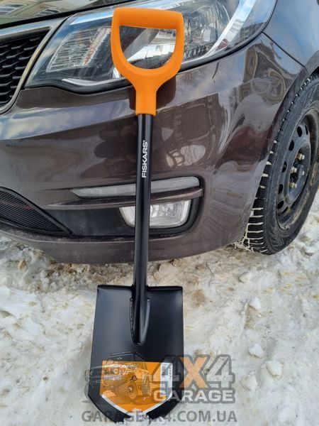 Лопата в машину з короткою ручкою Fiskars Solid (1066715)