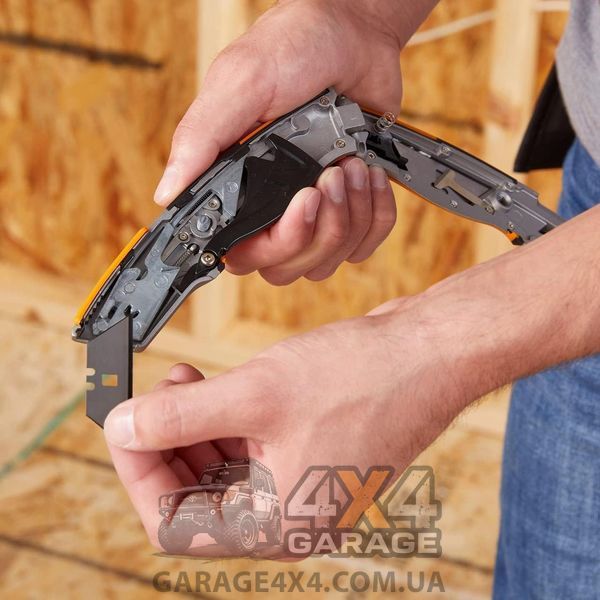 Компактный строительный нож Fiskars CarbonMax (1062938) 1062938 фото