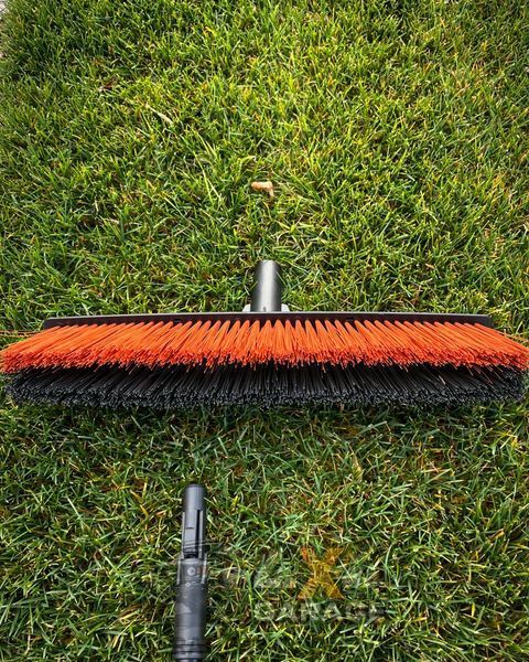 Універсальна садова щітка Fiskars Solid L (1025926) 1025926 фото