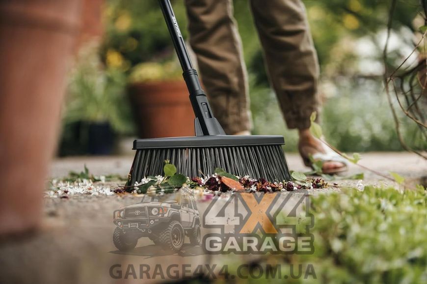 Універсальна садова щітка Fiskars Solid L (1025926) 1025926 фото
