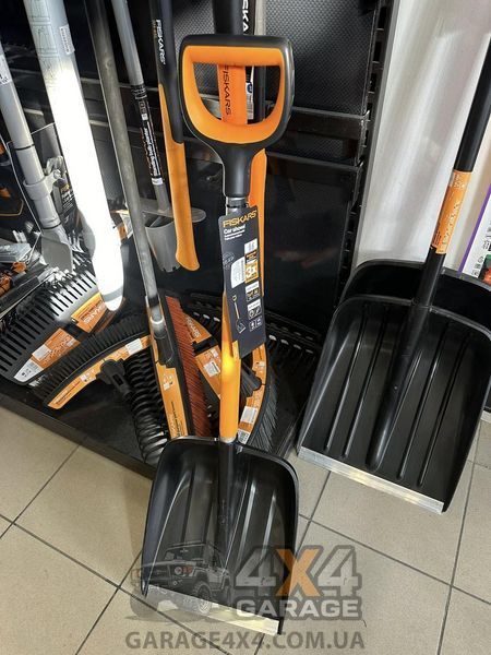 Автомобильная лопата для уборки снега Fiskars X-series (1057393) 1057393 фото