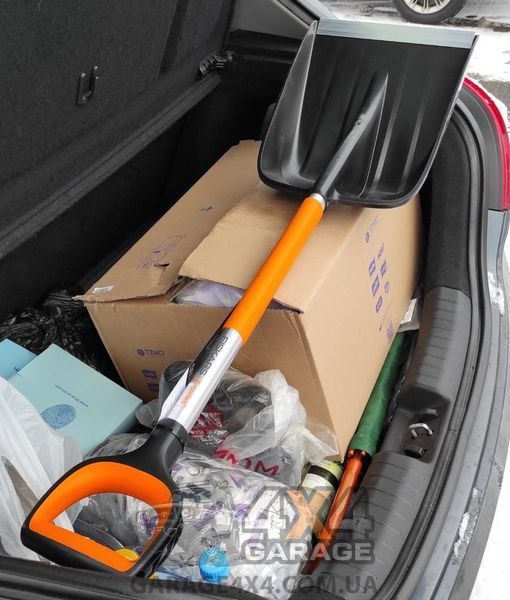 Автомобильная лопата для уборки снега Fiskars X-series (1057393) 1057393 фото