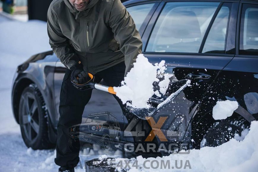 Автомобильная лопата для уборки снега Fiskars X-series (1057393) 1057393 фото