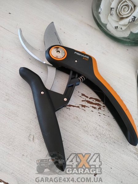 Профессиональный садовый секатор Fiskars Plus P721 (1057170) 1057170 фото