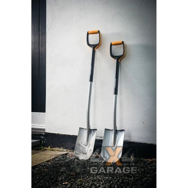 Качественная садовая лопата Fiskars Xact 131482 (108 см) 1003684 фото