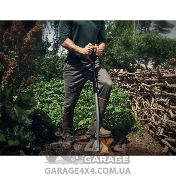 Качественная садовая лопата Fiskars Xact 131482 (108 см) 1003684 фото