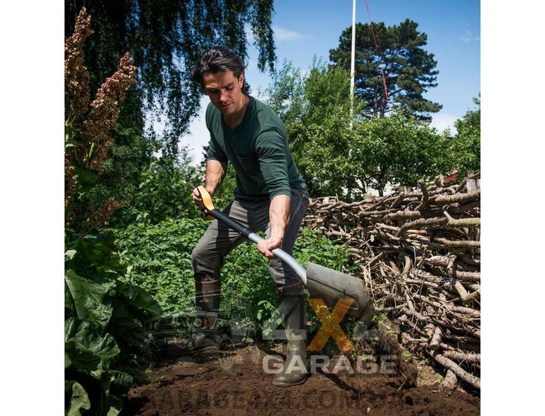 Качественная садовая лопата Fiskars Xact 131482 (108 см) 1003684 фото