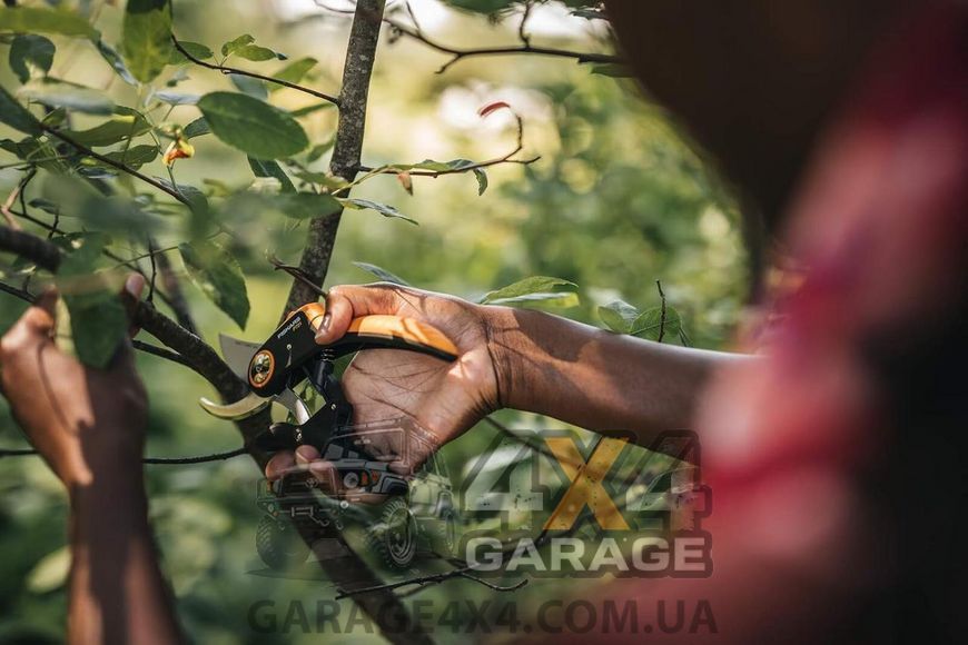 Профессиональный садовый секатор Fiskars Plus P721 (1057170) 1057170 фото