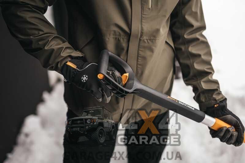 Лопата - скрепер для уборки снега с телескопической ручкой Fiskars X-series (1057189) 1057189 фото