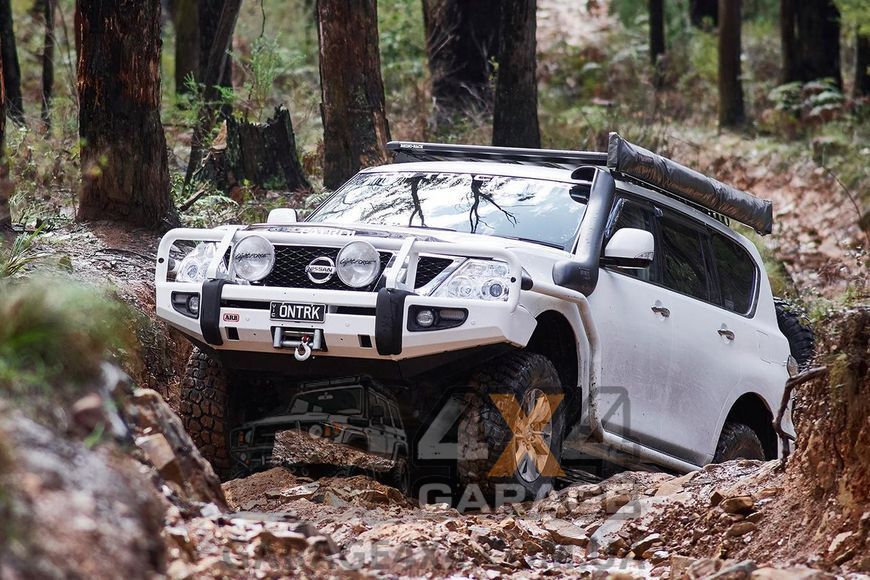 Передній амортизатор-стійка OME Nitrocharger Sport Nissan Patrol Y62 90014 фото