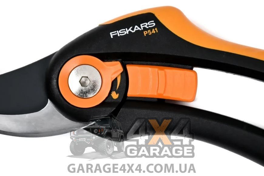 Площинний садовий секатор Fiskars SmartFit P541 (1057169) 1057169 фото