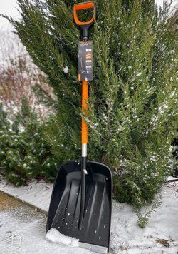 Облегченная лопата для уборки снега Fiskars 131 см (1057177) 1057177 фото