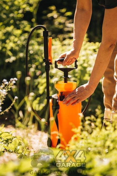 Ручной садовый опрыскиватель Fiskars 5л (1025934) 1025934 фото