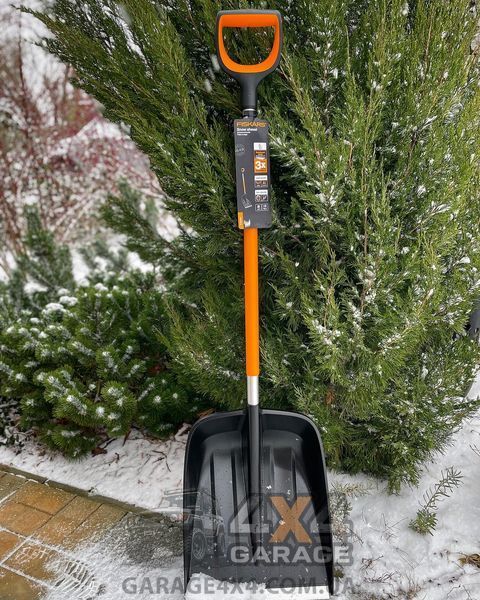 Облегченная лопата для уборки снега Fiskars 131 см (1057177) 1057177 фото
