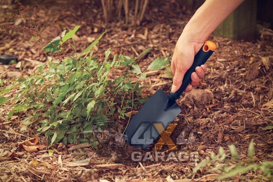 Cадовая лопатка Fiskars Ergo 1027017 (металлическая) 1027017 фото