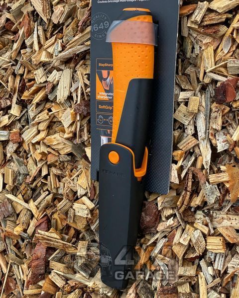 Универсальный нож с точилкой Fiskars (156017) 1023618 фото