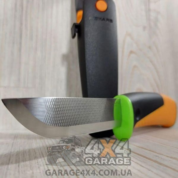 Нож Fiskars для тяжелых работ с чехлом-точилкой (1023619) 1023619 фото
