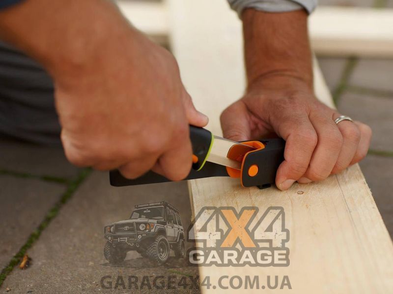 Нож Fiskars для тяжелых работ с чехлом-точилкой (1023619) 1023619 фото