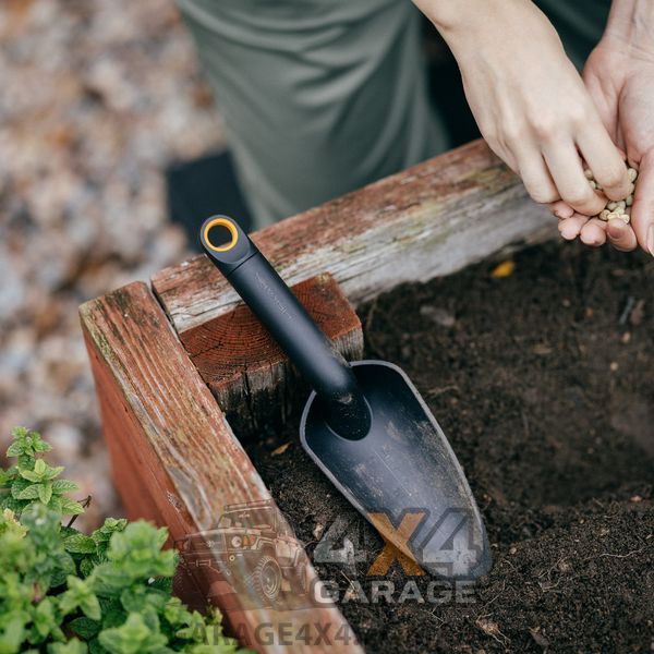 Пластиковый садовый совок Fiskars Solid (1071899) 1071899 фото