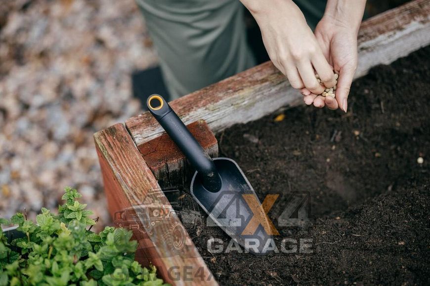 Пластиковый садовый совок Fiskars Solid (1071899) 1071899 фото