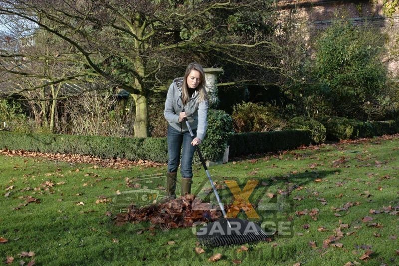 Большие облегченные садовые грабли Fiskars Ergonomic (1000660) 1000660 фото