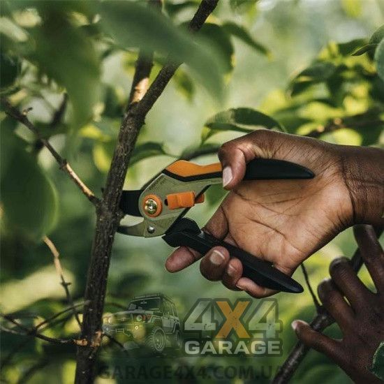 Площинний металевий секатор Fiskars Solid P331 (1057163) 1057163 фото