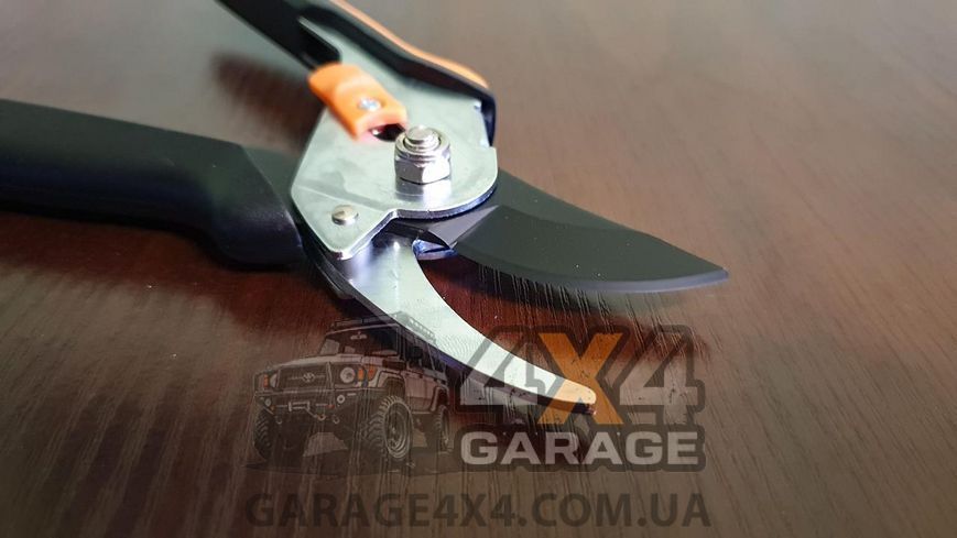 Площинний металевий секатор Fiskars Solid P331 (1057163) 1057163 фото