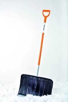 Скрепер для уборки снега Fiskars SnowXpert (1062828) 1062828 фото