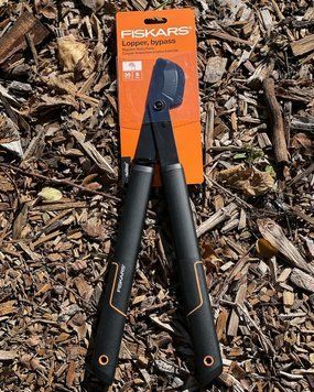Малый плоскостной сучкорез Fiskars SingleStep (S) L28 112160 с загнутыми лезвиями 1001432 фото