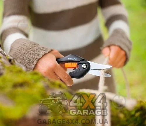 Универсальные садовые ножницы-секатор Fiskars Single Step SP27 (1000570) 1000570 фото