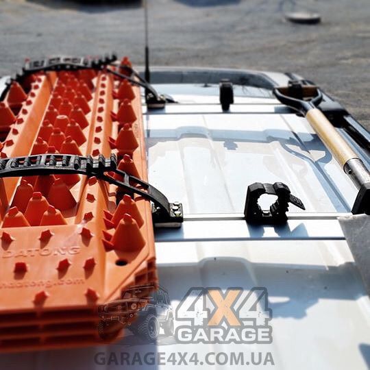 Универсальное резиновое крепление QUICK FIST XL Clamp: для канистры и огнетушителя 60060 фото
