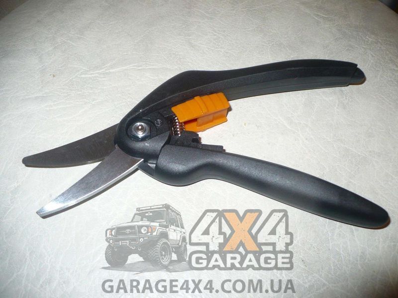 Универсальные садовые ножницы-секатор Fiskars Single Step SP27 (1000570) 1000570 фото