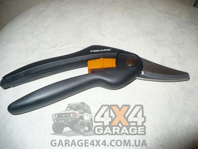 Универсальные садовые ножницы-секатор Fiskars Single Step SP27 (1000570) 1000570 фото