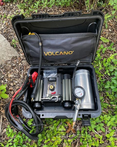 Двухпоршневой компрессор с ресивером в пластиковом кейсе VOLCANO SPEC-500T (125 л / мин) 500T фото
