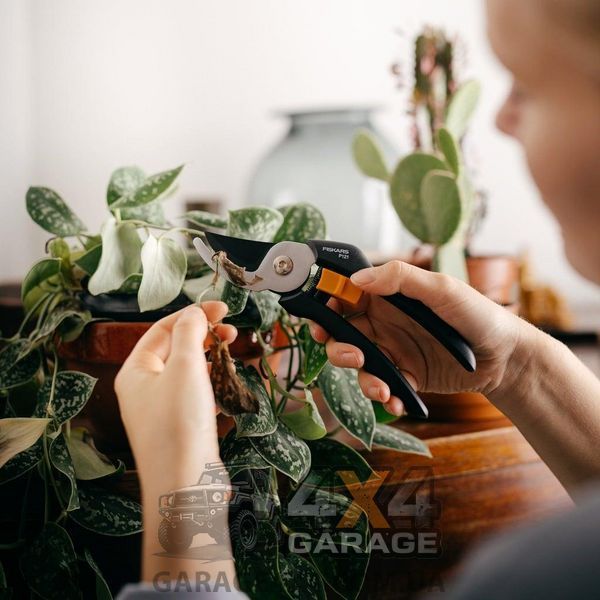 Площинний секатор для саду Fiskars Solid P121 (1057160) 1057160 фото