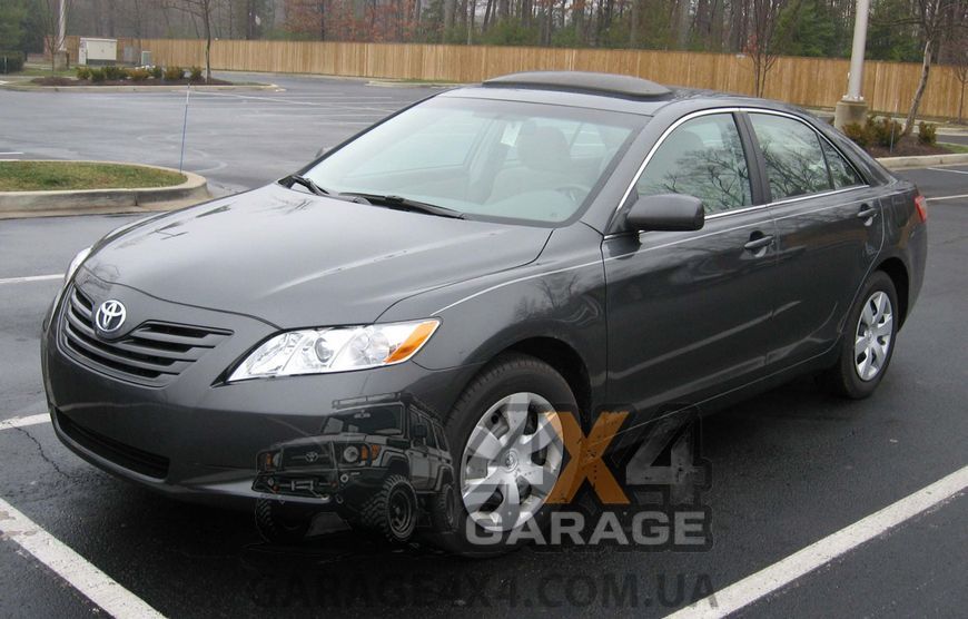 Передние керамические тормозные колодки HAWK Performance Ceramic для Toyota Camry (2006 - 2018) HB647Z.692 фото