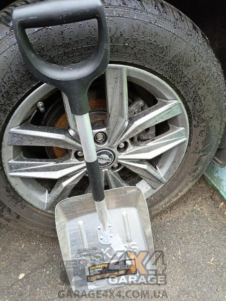 Компактна автомобільна для снігу Fiskars 1000740 (71 см) 1000740 фото