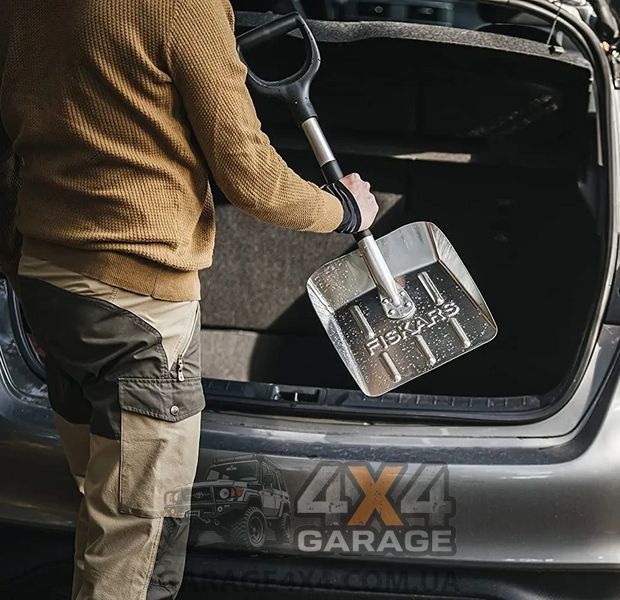 Компактна автомобільна для снігу Fiskars 1000740 (71 см) 1000740 фото