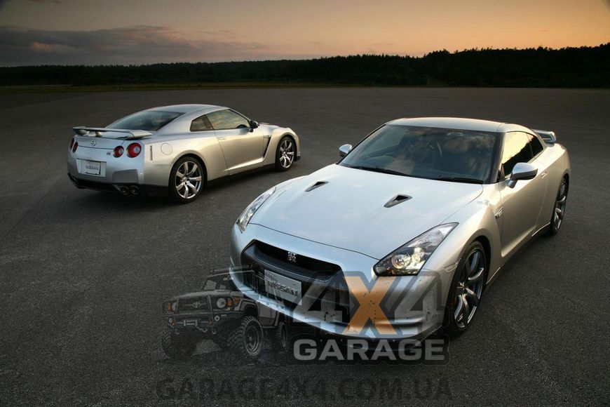 Передні керамічні гальмівні колодки HAWK Performance Ceramic для Nissan GT-R (2009-2018) HB650Z.730 фото
