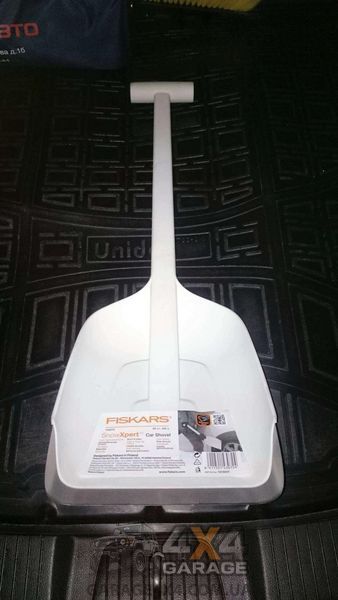 Автомобильная лопата для снега Fiskars SnowXpert (1019347) 1019347 фото