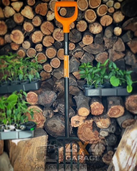Профессиональные садовые вилы Fiskars Solid 1070673 1070673 фото