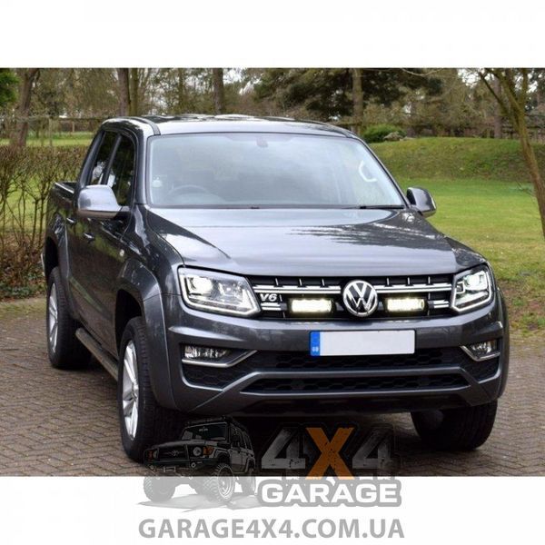 Светодиодные балки Lazerlamps Triple-R 750 High Performance в решетку радиатора VW Amarok V6 2016+