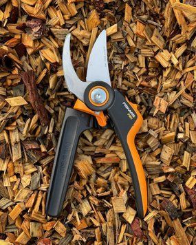 Плоскостной садовый секатор Fiskars PowerGear P961 (1057175) 1057175 фото