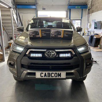 Світлодіодні балки в решітку радіатора LAZER GRILLE KIT на Toyota Hilux 2017+ GK-HILUX-01K фото