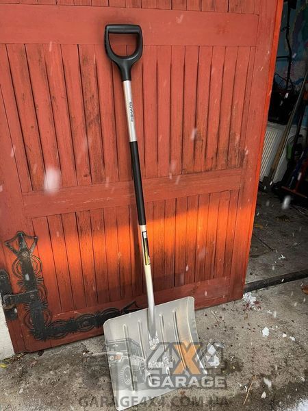 Лопата для уборки снега Fiskars Snow Light 1001636 (53 см) 1001636 фото