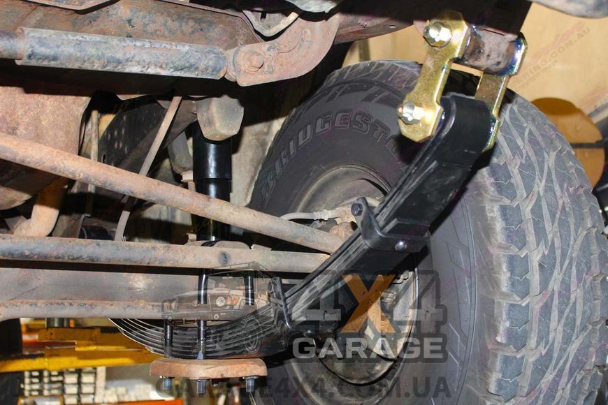 Комплект драбин (U-болтів) OME для Toyota Hilux 1997 - н. в. OMEU53A фото