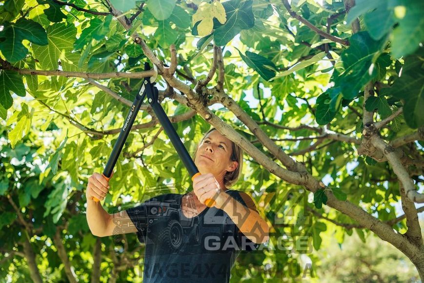 Плоскостной садовый веткорез Fiskars L74 (M) с загнутыми лезвиями (1000582) 1000582 фото