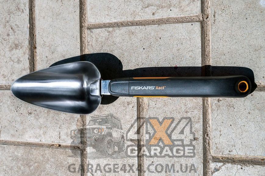 Профессиональный садовый совок Fiskars Xact (1027043) 1027043 фото