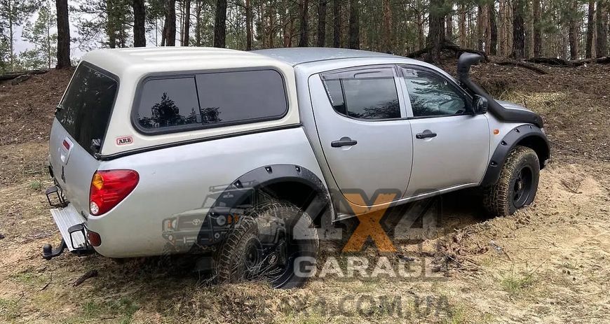 Пластикові розширювачі арок Mitsubishi L200 2006-2015 (Фендера/ABS пластик) FF-TT06B фото